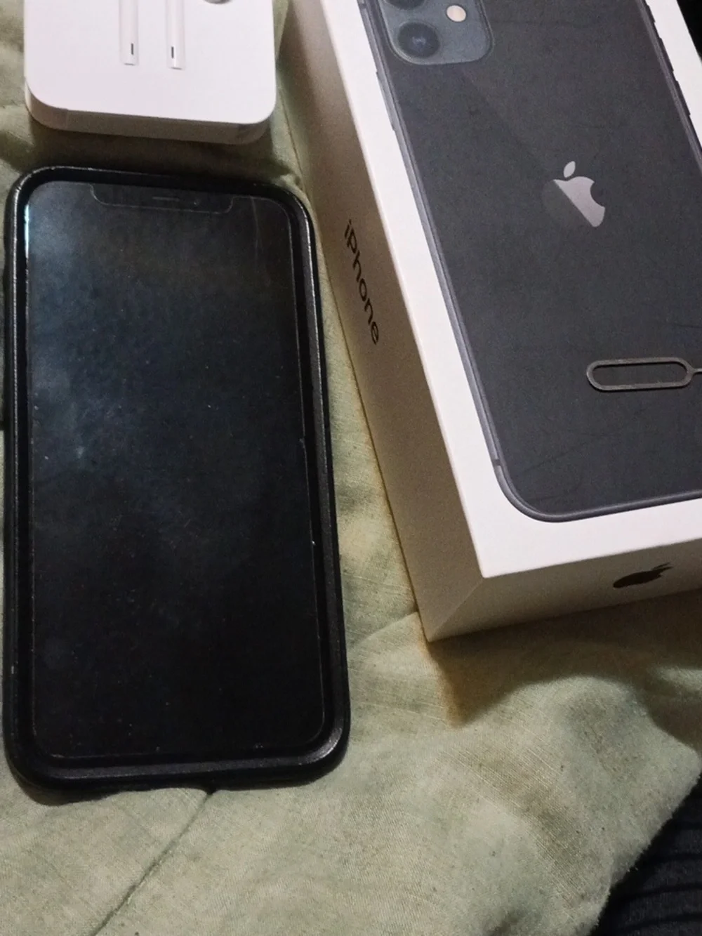 Apple iPhone 11 Black with EarPods and Original Box